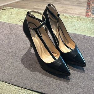 Nine West Breezy T strap Black Pointed Cap toe heels Size 9